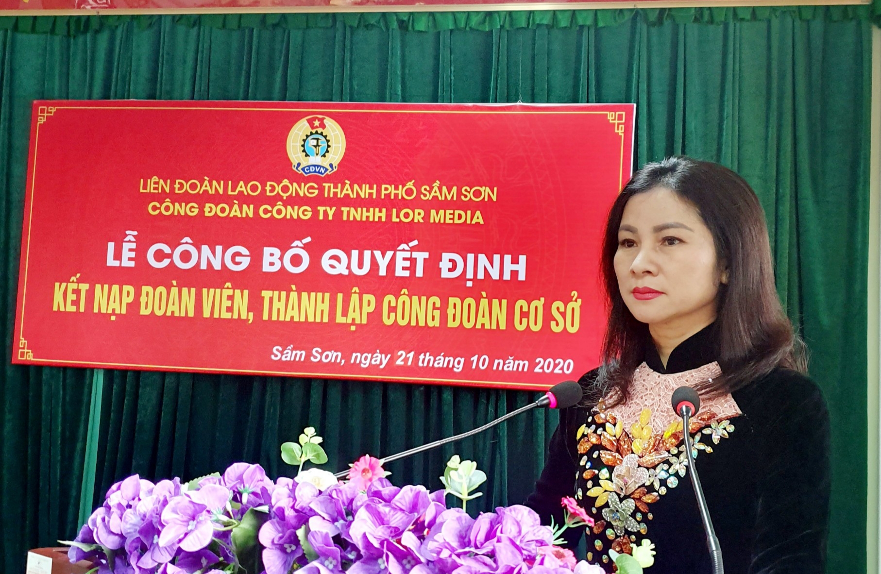 Lễ công bố quyết định kết nạp đoàn viên và thành lập công đoàn cơ sở ...